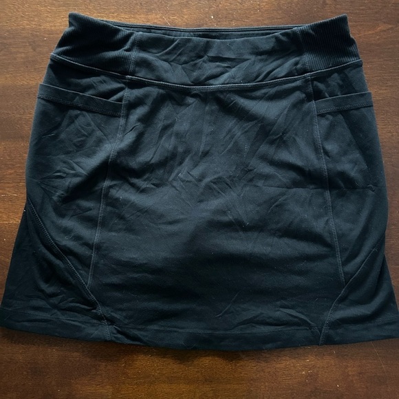 Athleta Pants - Athleta Black Pull On Stretchy Skort